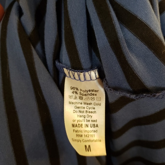 Scoop Neck Perfect T - Picture 3 of 5